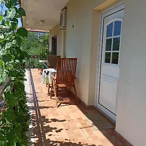 House Clara Umag